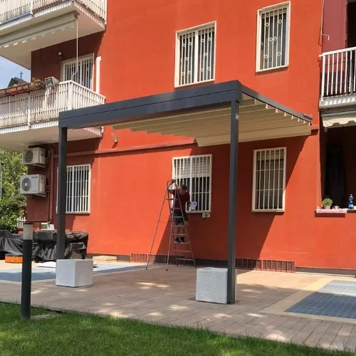 pergotenda retrattile manuale o motorizzata a Monza e Brianza
