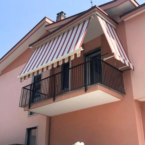 tenda cassonata e tenda a caduta con braccetti