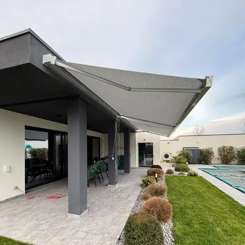 tenda da sole cassonata a bracci estensibili