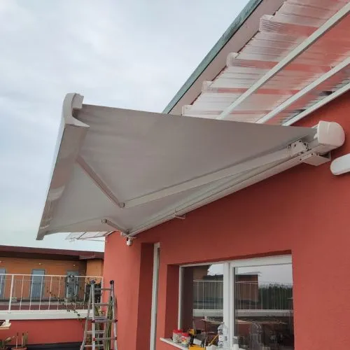 tenda da sole con cassonetto a Monza Brianza