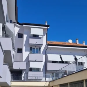 preventivi su misura e sconti di tende da sole per interi condomini a Monza e Brianza e Milano
